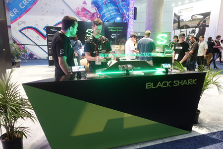 news-e32019-blackshark2.jpg news-e32019-blackshark2.jpg